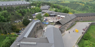 Blick über das Forum der Ordensburg Vogelsang im Nationalpark Eifel Blick über das Forum der Ordensburg Vogelsang im Nationalpark Eifel